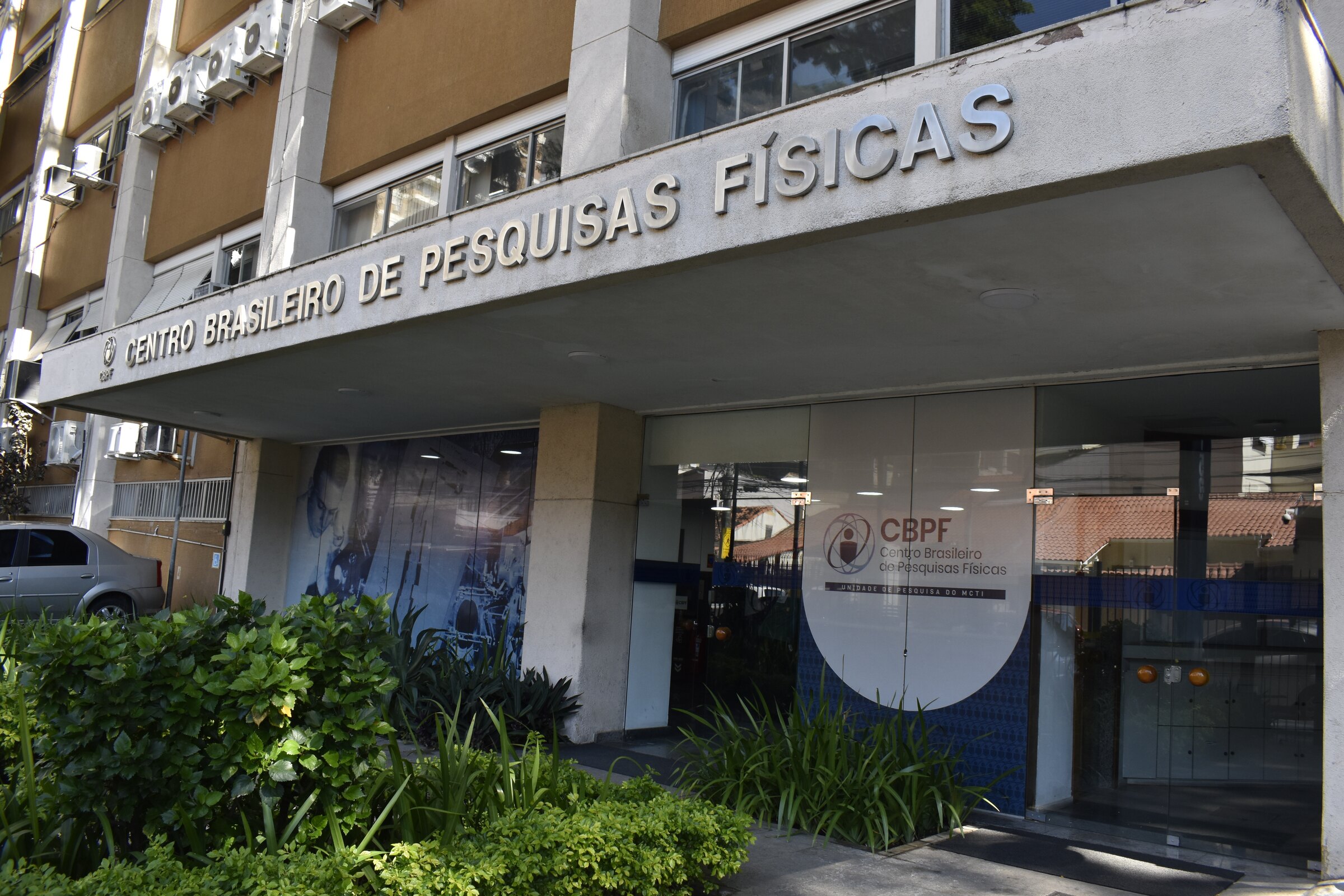 Entrada do Centro Brasileiro de Pesquisas Físicas, na Urca